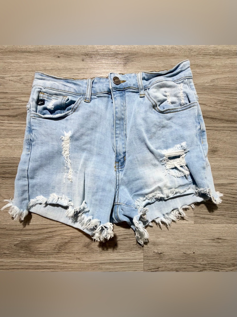KanCan Women’s Size 11/29 Distressed Denim Shorts Light Wash Raw Hem Stretch